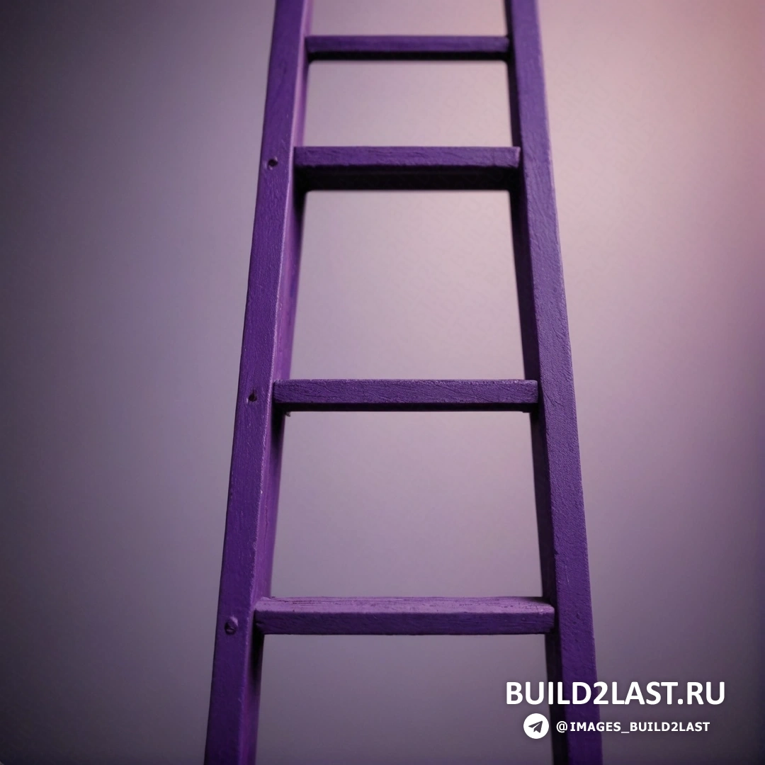 Объективная абстракция - стоковая фотография. Фиолетовая лестница, прислоненная к стене с фиолетовым фоном