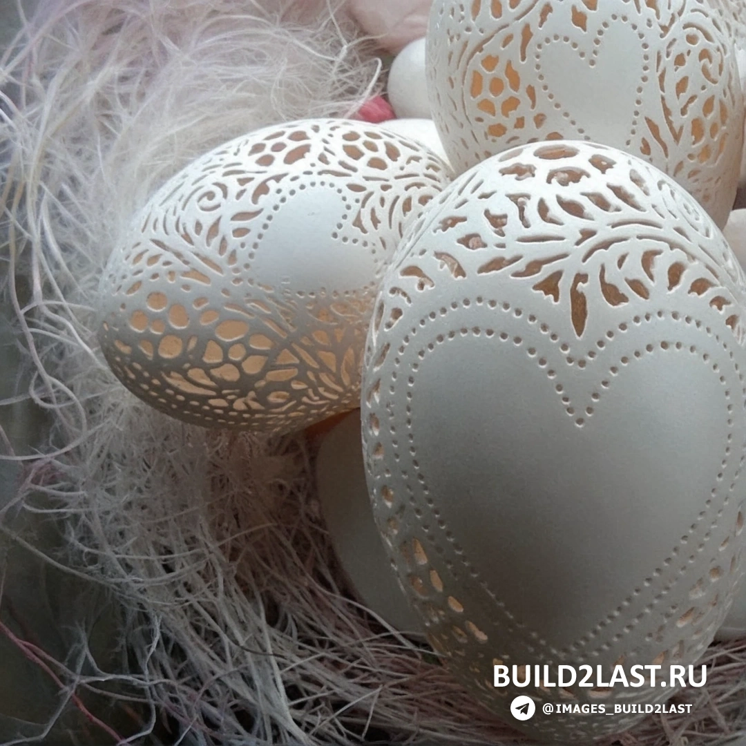 Ручная художественная резьба по яичной скорлупе в белом цвете. Хэнд-мэйд резьба по белой яичной скорлупе, выполненная в художественном ремесленном стиле.