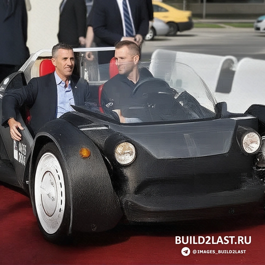 Автомобиль Strati на тестировании, проходящий испытания на дороге. Панорамный вид на автомобиль Strati в процессе тестирования на дороге.