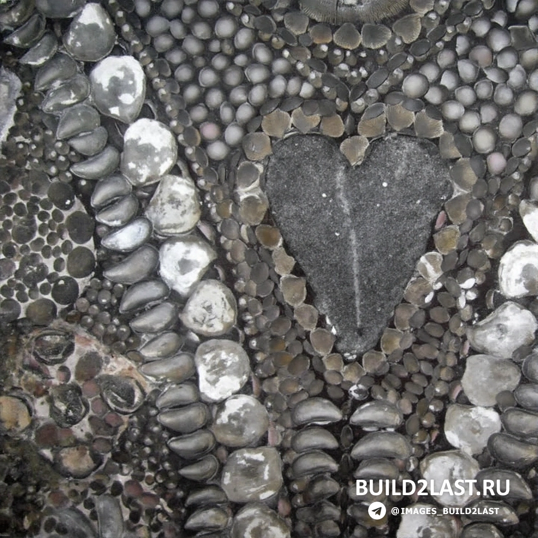 Древнее искусство ракушек в интерьере грота Ракушки и морские элементы на стенах, хорошо видна текстура материалов