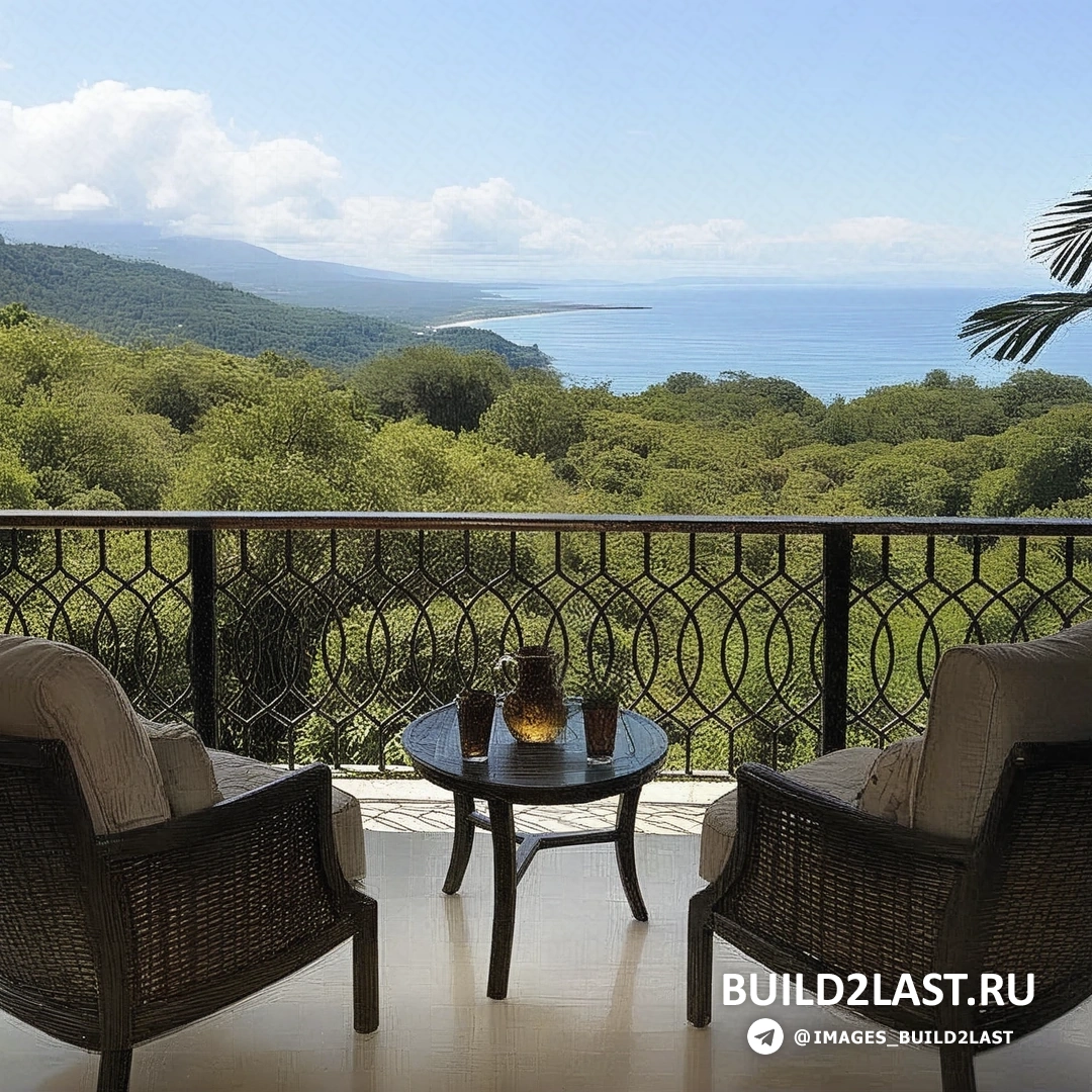 Тропический сад с экзотическими растениями рядом с домом