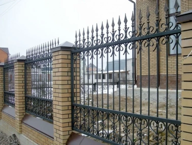 Кованные заборы и ворота