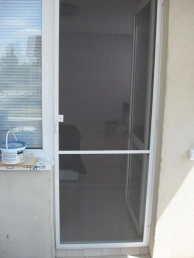 Москитные сетки на двери