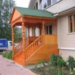 Крыльцо Дома Из Дерева Фото