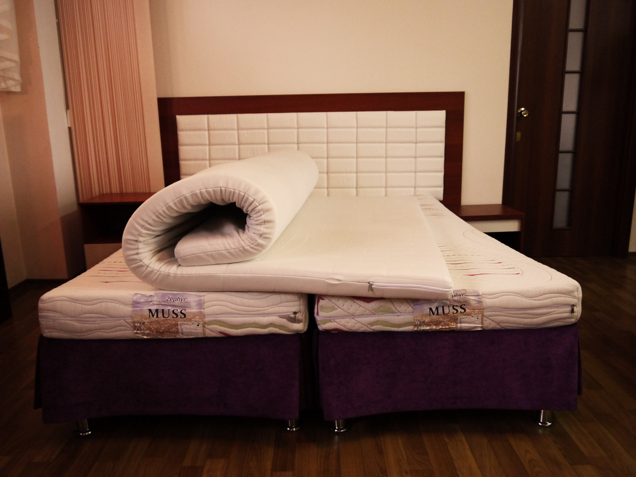 две односпальные кровати в одной